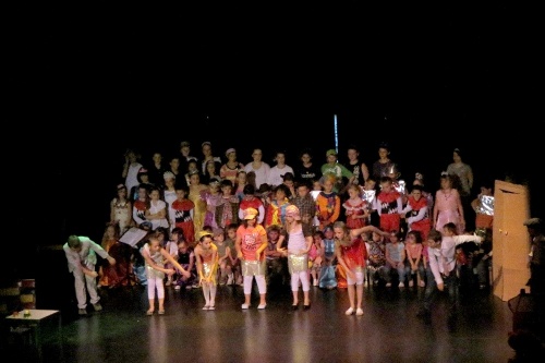 Le spectacle musical de fin d'année scolaire 2011-2012, de l'Ecole Saint Bernard..