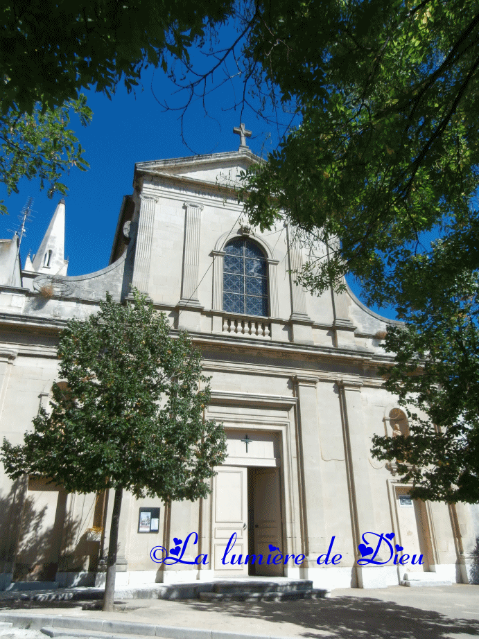 Cuges les pins : église Saint Antoine de Padoue
