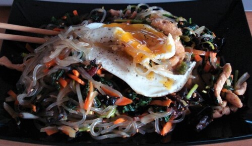 JAPCHAE (잡채) - Nouilles d'amidon aux légumes sautés & dressing sucré au soja & sésame