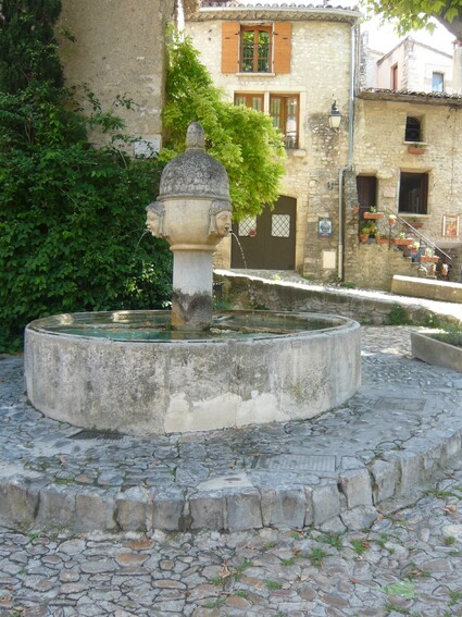 Vaison-La-Romaine (84) 1/2