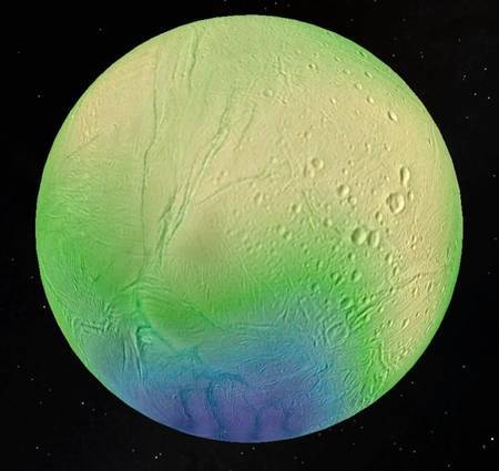 Les couleurs indiquent les différentes épaisseurs du manteau de glace qui enrobe Encelade : jusqu’à 35 km dans les régions équatoriales (en jaune), où les cratères sont plus nombreux, et moins de 5 km dans la région des « rayures du Tigre », au pôle sud (en bleu). © LPG-CNRS-U. Nantes, U. Charles, Prague