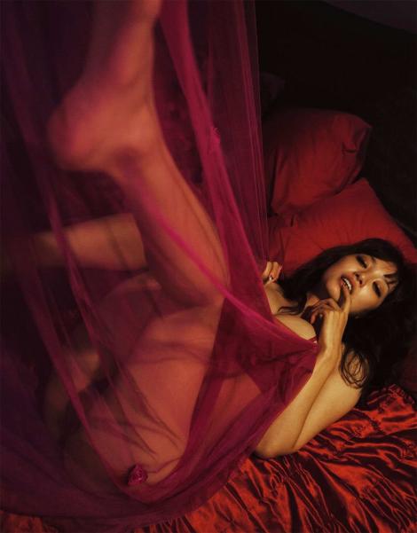 Photobooks : ( Rara Anzai : Nude Photobook 「Hello,Goodbye」 )