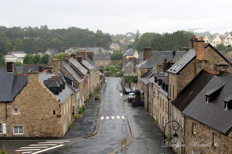 Bretagne : Quintin petite cité de caractère 1/3