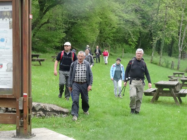 Une randonnée aux Sources de la Seine a été organisée par Châtillon-Scènes et les randonneurs de la MJC Lucie Aubrac