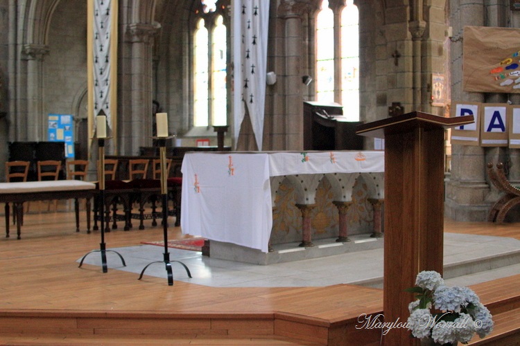 Bretagne : Quintin, Basilique N-D de Délivrance 1/2