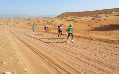season marathon sahara runners running 