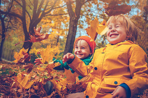 Enfants et l'automne