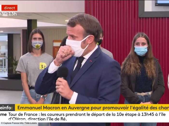 Emmanuel Macron pris d'une grosse quinte de toux en plein discours : "Pardon, je m'étrangle"