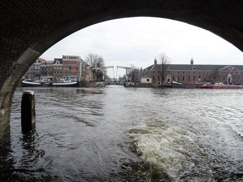 Le long des canaux à Amsterdam (Pays-Bas)