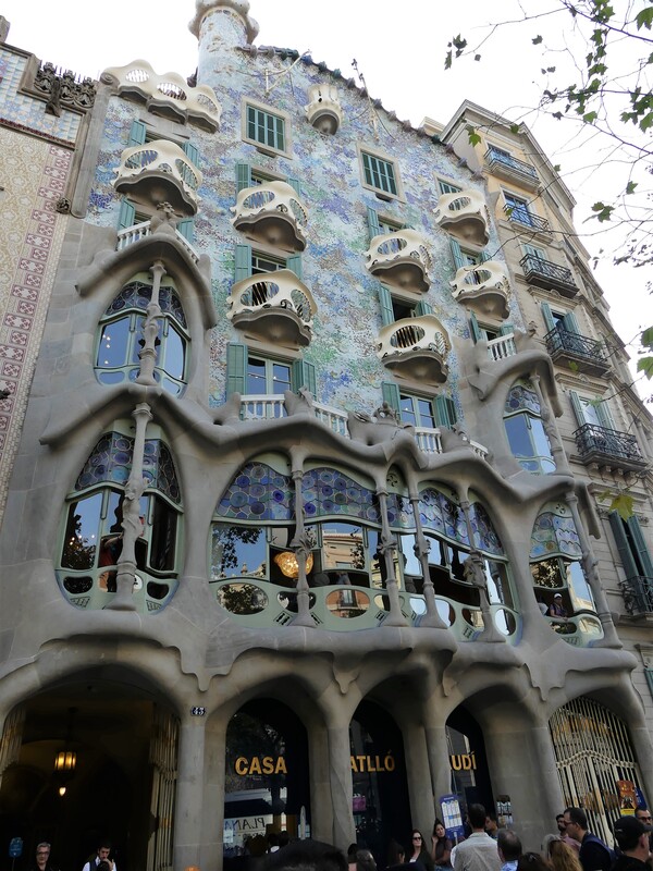 A  LA  RENCONTRE  DE  GAUDI - BARCELONE -2019