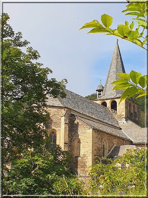 954 - Le village d’Estaing et son château en Aveyron (12)