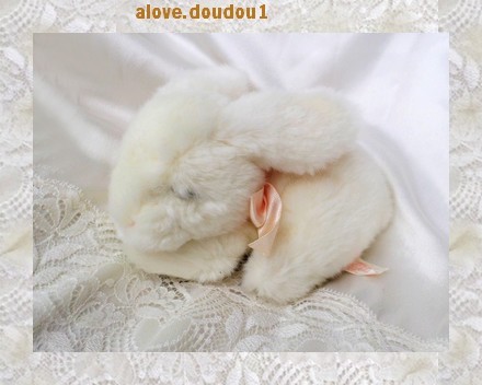 Doudou Peluche Lapin Couché Snoozy Blanc Noeud Satin Rose