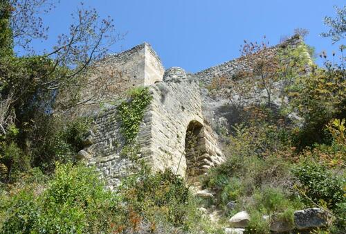 Le château des évêques à Fontaine-de-Vaucluse