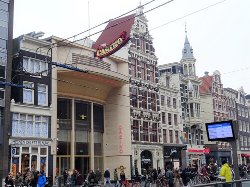 Amsterdam: la bourse, l'église Zaint Nicolas, la gare centrale (photos)