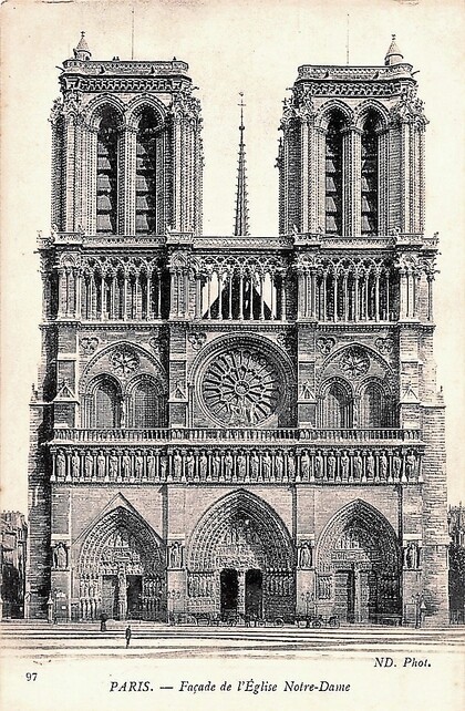 Paris. Façade de Notre-Dame. La Rosace (ND).