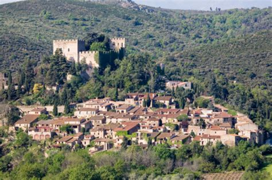 Castelnou - Village - Randonnées et trekking