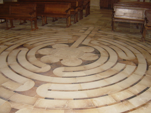 ** Visite de l'église abbatiale Saint-Rémy à Rochefort