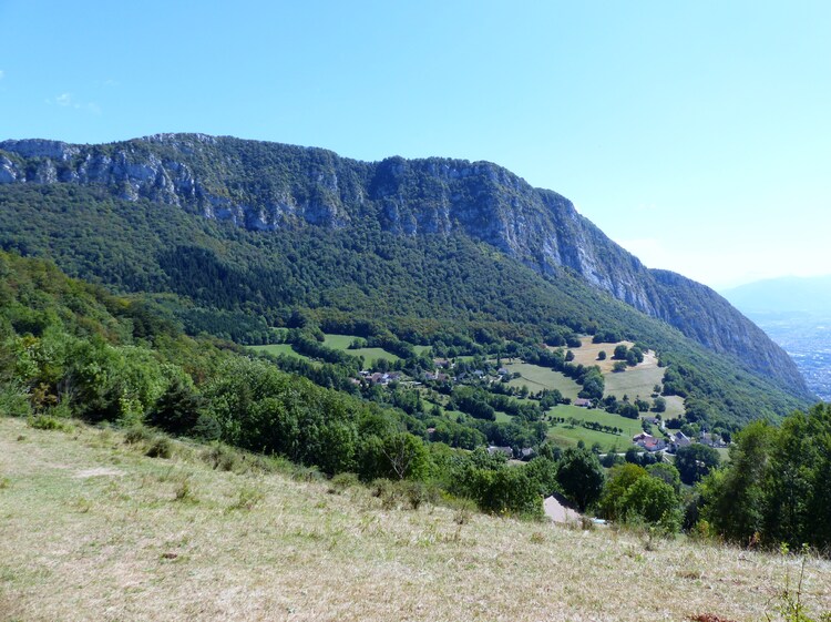 Le village de Mont st Martin...