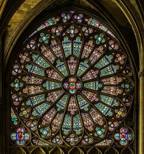 Carcassonne (Aude) : ville basse et basilique de la cité médiévale