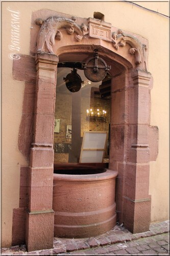Alsace Haut-Rhin Kaysersberg puits Renaissance cour de l'Hôtel de Ville