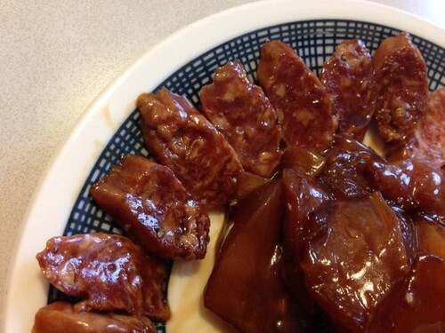LOH MAI GAI' (糯米鸡) - Dôme de riz gluant vapeur en sauce d'huître avec poulet mariné, Lap Cheong, Shiitake & marrons grillés