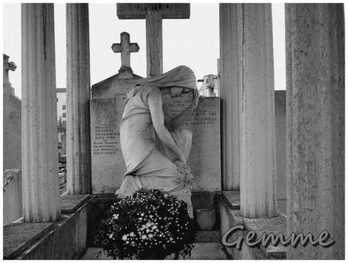 statue funéraire, cimetière de Bron (69)