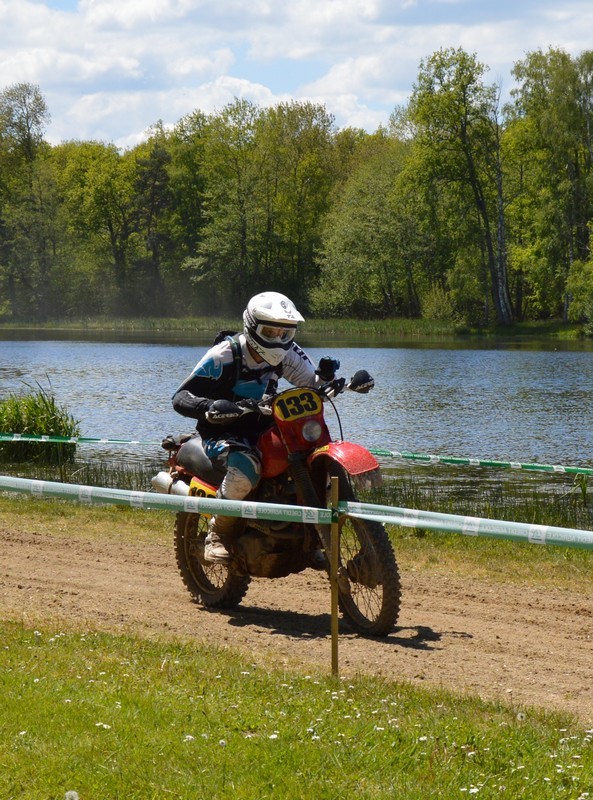 Blog de sylviebernard-art-bouteville : sylviebernard-art-bouteville, Championnat de France d'Enduro de Motos anciennes et Family Enduro .CHAMPAGNAT 18.05.2014