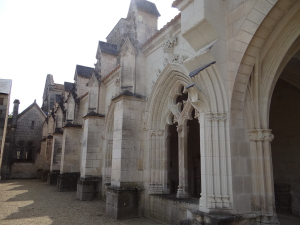 Abbaye St Joint de Marnes -79-   2/2