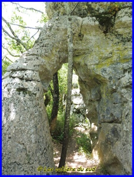Sud Ardèche, le sentier de la Vierge