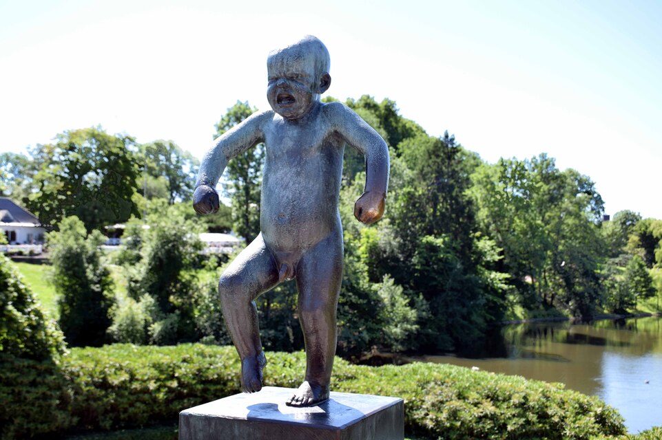 Oslo - Parc Vigeland - Statue du bébé en colère