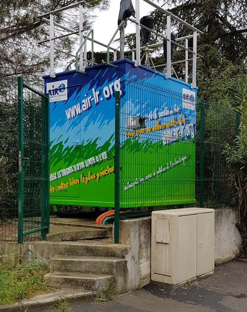 decoration station de controle de la qualité de l'air (4mx3m) à Montpellier (34) 03/2016. Trés agréable travail d'education à l'environnement au travers de ce visuel. Merci à AIR LR à tres bientot.