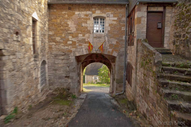 Turenne, ville haute, la porte sud Turenne, ville haute, la porte sud