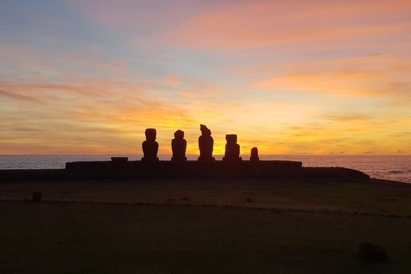 Moai sunset