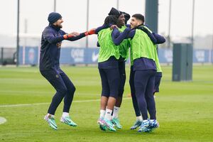 season psg training soccer during the winter weather  