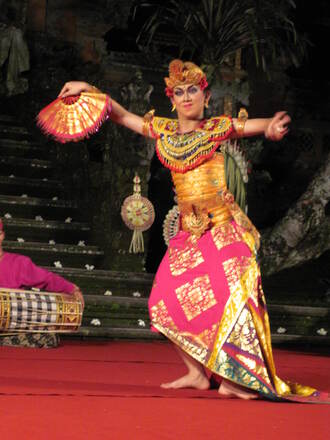 Ubud Bali , spectacle de danse au Lotus Pond 