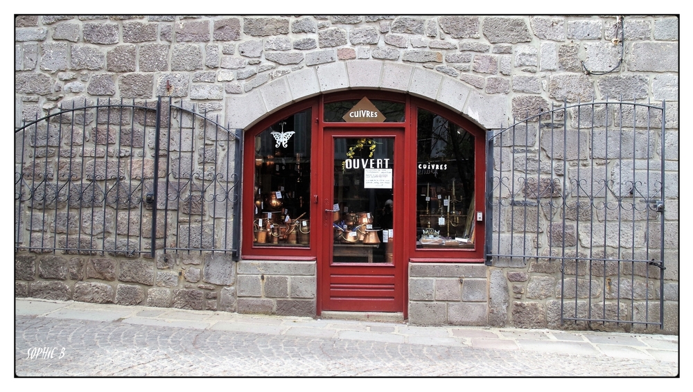 Dans les rues de Besse en avril .