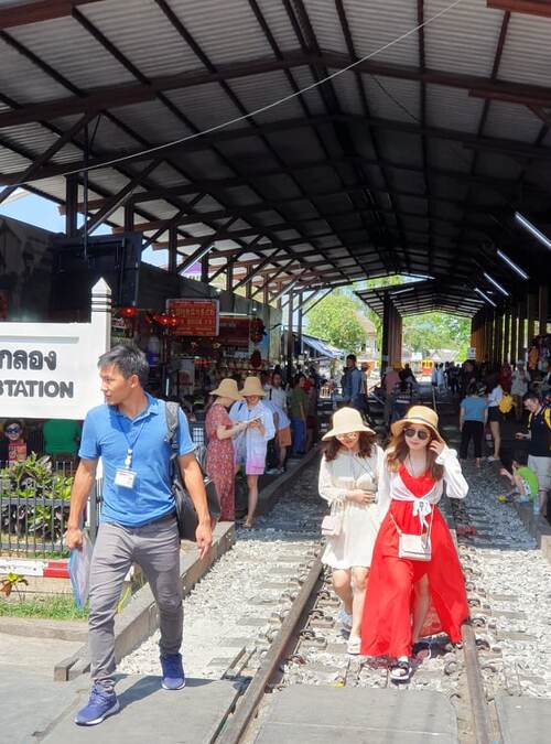 Bangkok : le Market-train....( Voyage de noces des jeunes mariés ) N°2