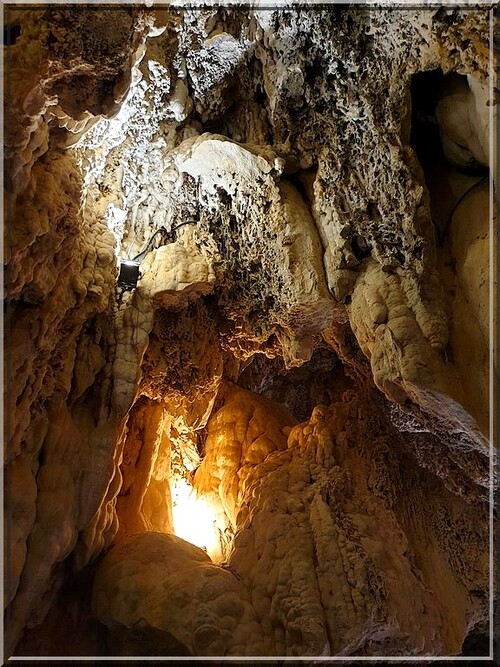 1020 - Villecroze-les-Grottes dans le Var (83)