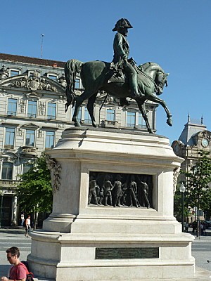statue place de la liberté à Porto