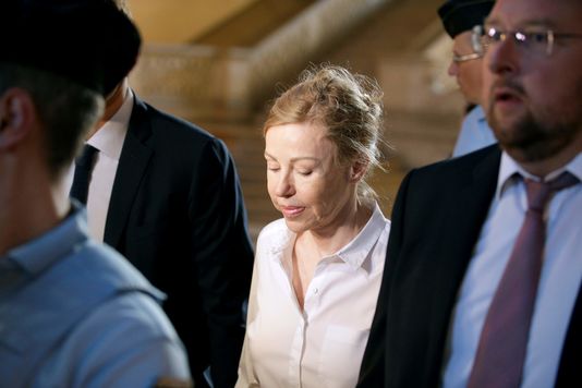 GEOFFROY VAN DER HASSELT / AFP L’ex-épouse de Jérôme Cahuzac, Patricia Menard, à son arrivée au tribunal, à Paris le 14 septembre.