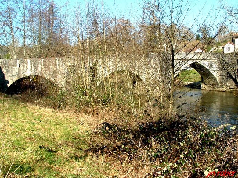 Solignac : le pont rompu du XIII ème sur la Briance 
