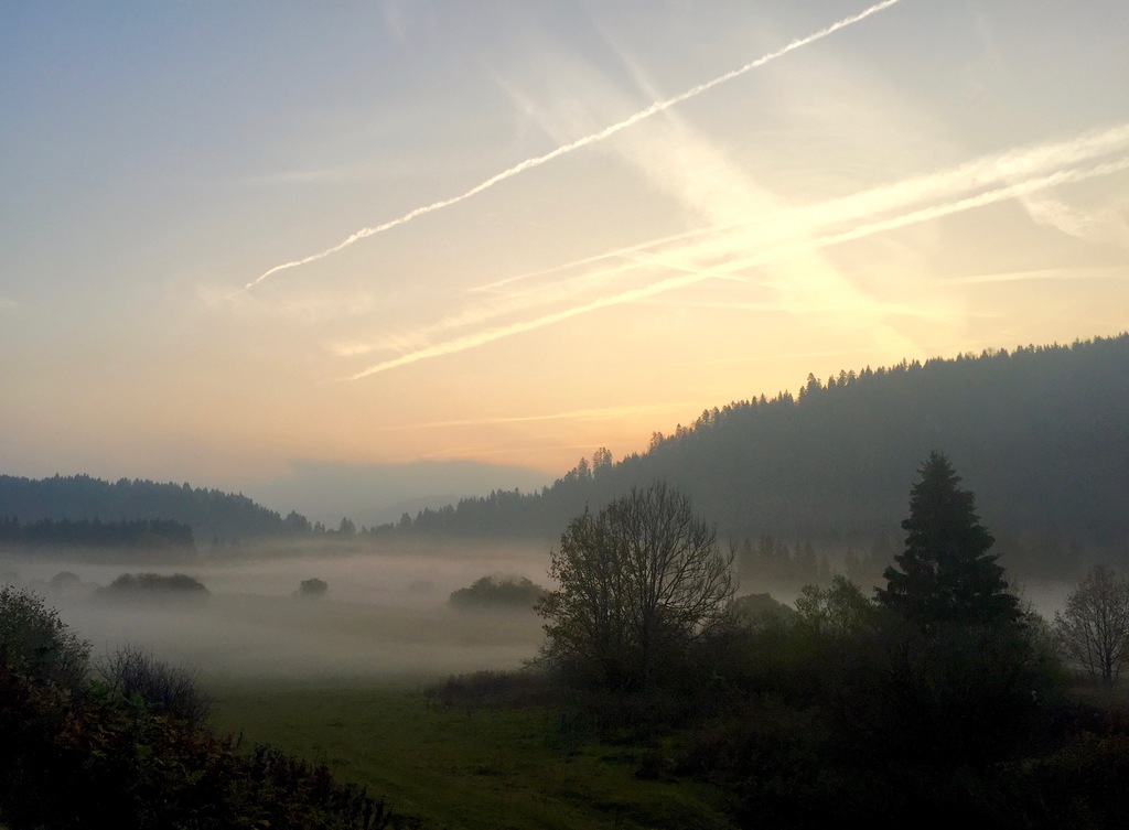 Vers le château de Joux, brumes automnales