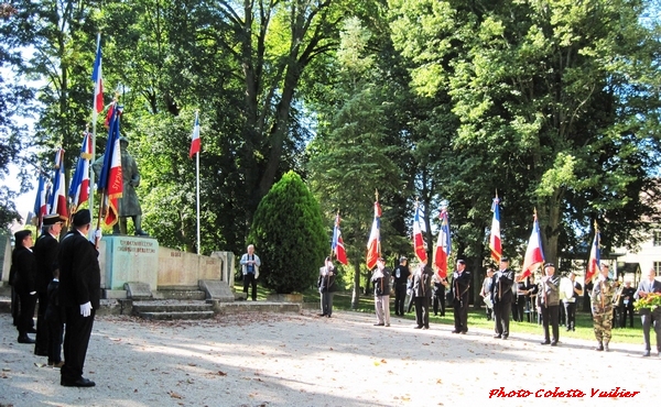 La cérémonie pour fêter l'anniversaire de  la libération de Châtillon sur Seine, vue par René Drappier