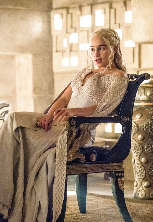 Pourquoi Daenerys s'habille en blanc dans la saison 5
