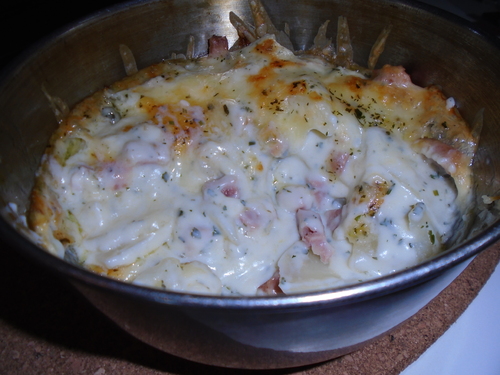 Gratin de pommes de terre, jambon et chou fleur