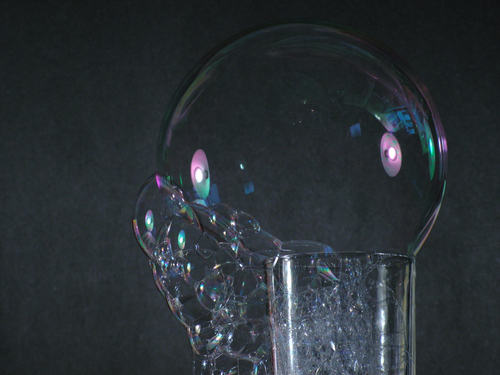 Photo 2 : bulles de savon sortant d'un verre