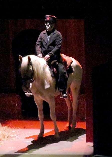 "Cavalerie Rouge" , un superbe spectacle de la Compagnie des Gens...