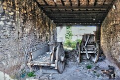 Que les saisons s’écoulent comme une rivière  Pour le géant perdu dans son éthérée lumière.