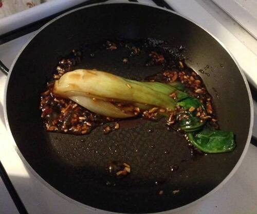 Bok Choy sauté en sauce douce à l'huile de sésame & ail rôti