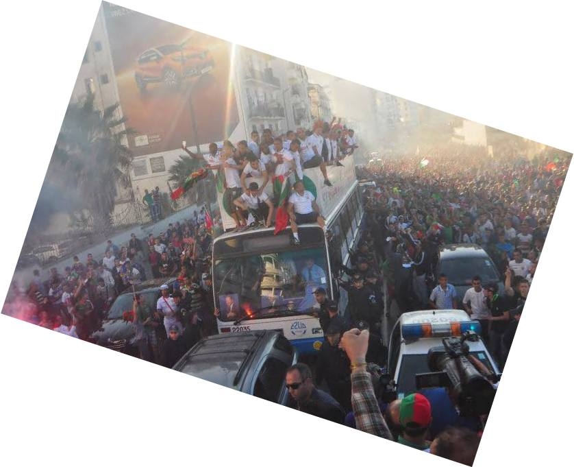 Samedi 03.05.2014 la parade du MCA dans les rues d\'Alger